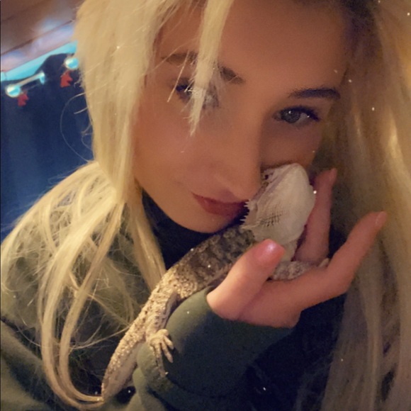 Meet your Posher, Sabrina - Picture 1 of 1